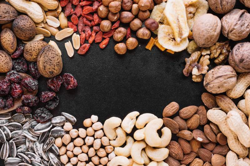 Benefits of eating dried fruits & nuts during pregnancy