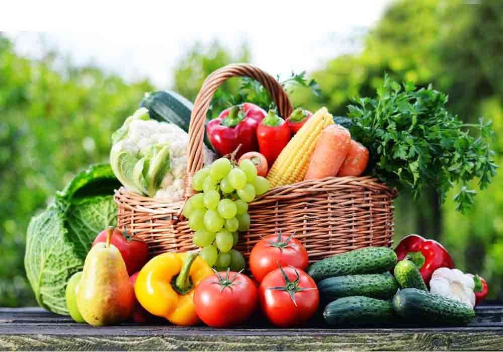 Eat Raw Vegetables and Fruits to stay Healthy !