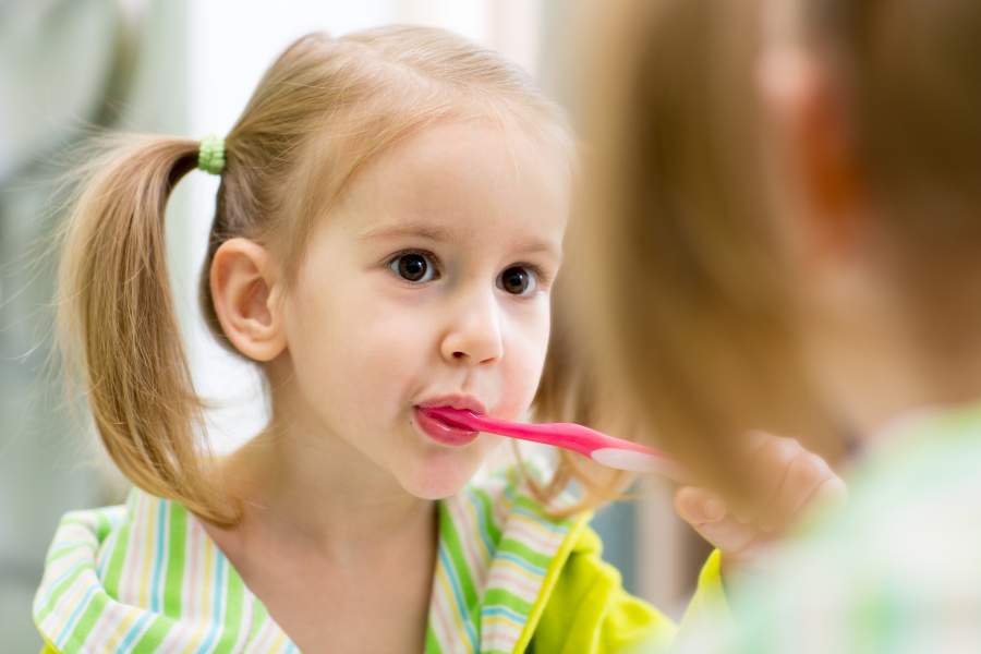 The Comparison between Electronic Toothbrush and Normal Toothbrush