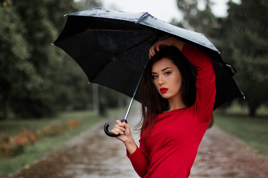 Essential Tips to Stop Hair Fall in the Rainy Season - Medy Life