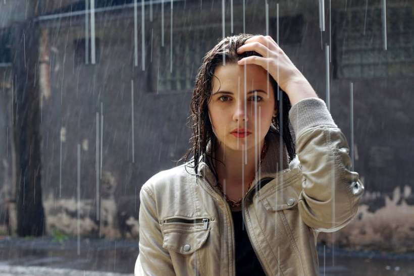 Essential Tips to Stop Hair Fall in the Rainy Season - Medy Life