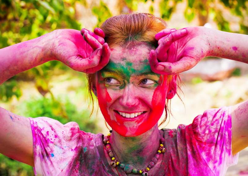 Holi : Here are Expert Tips to Avoid Skin and Hair Damage