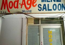 Mod-Age Deluxe Menz Saloon